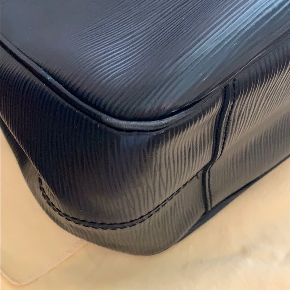 Louis Vuitton Epi Passy GM - Picture 7 of 8